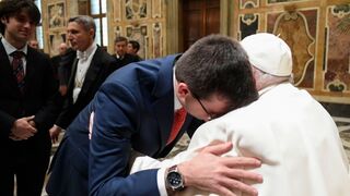 El Papa abraza a seminaristas de Levante