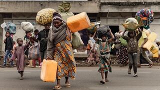Congoleños huyendo de Goma