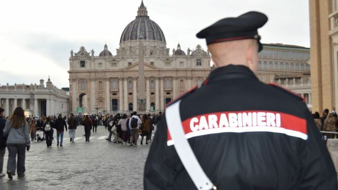Carabinieri en la plaza de San Pedro