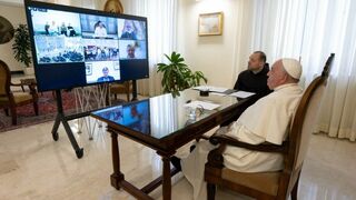 Francisco, con los jóvenes ucranianos