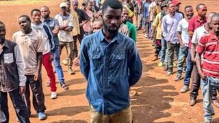 Jóvenes acuden a  alistarse en las milicias de autodefensa en Bukavu (RDC)