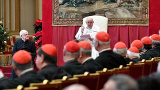 El Papa durante una audiencia con los cardenales de la Curia Romana