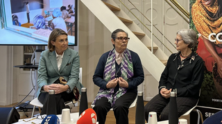 De izquierda a derecha, Cecilia Pilar, Regina Casado y María Jesús Pérez