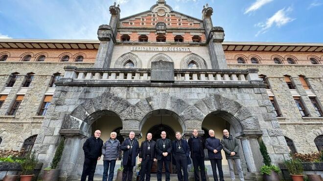 Obispos de las diócesis de Euskadi y el arzobispo de Pamplona-Tudela