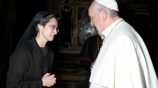 Francisco y sor Raffaella Petrini