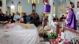 Funeral por el sacerdote asesinado