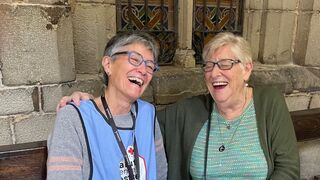 Montserrat Pérez, con Viqui Molins