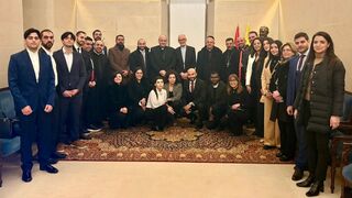 Jóvenes de la Academia de Liderazgo para la Paz con el Cardenal Michael Czerny