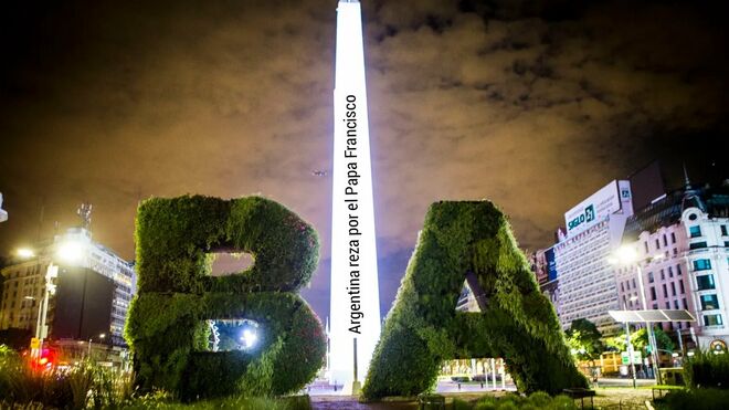El Obelisco se ilumina con un mensaje de esperanza para el Papa Francisco