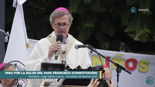 Monseñor García Cuerva en la misa por Francisco