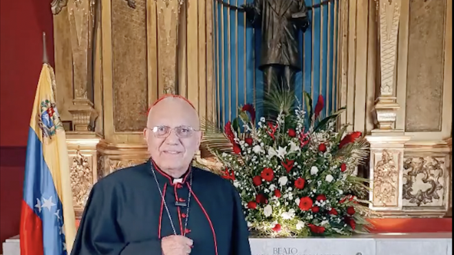 El cardenal Porras ante los restos de José Gregorio Hernández