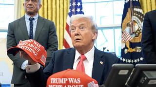 "Trump tenía razón en todo", la nueva gorra de Trump