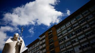 Sale el sol en el Gemelli