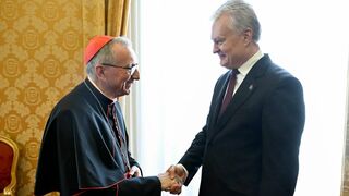 Cardenal Parolin con el presidente de Lituania