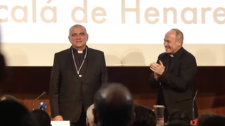 Ángel Román, junto al obispo de Alcalá