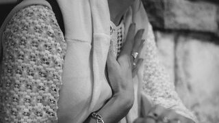 Menos golpes de pecho