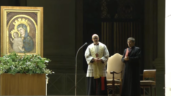 Czerny introduce el rezo del rosario por Francisco