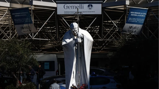 Entrada al Gemelli