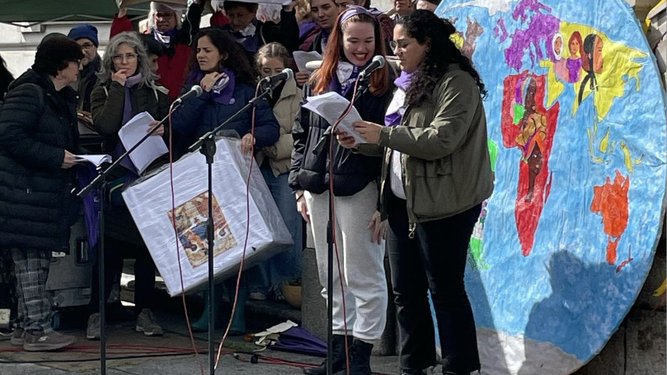Acto de la Revuelta de Mujeres frente a la Almudena en Madrid