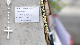 Mensajes de apoyo a Francisco en el Gemelli