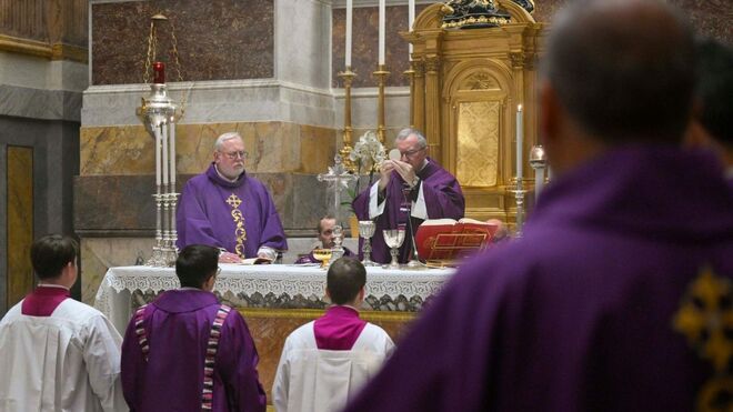 Misa por la salud del Pontífice en la Capilla Paulina