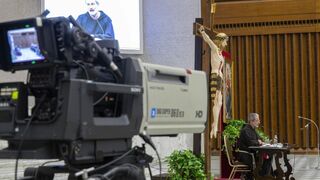 Padre Roberto Pasolini en el Aula Pablo VI