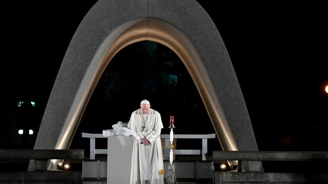 Francisco en el memorial de la paz de Hiroshima