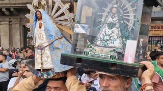 El cura obrero y villero "el Chueco" junto a "Tuchi", de Misioneros de Francisco