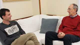 Seminarista dialogando con su padre