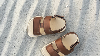 Descalzos en el desierto