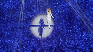 Edurne durante su actuación