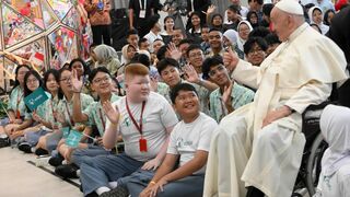 Encuentro del Papa Francisco con los jóvenes de Scholas Occurrentes. Indonesia.