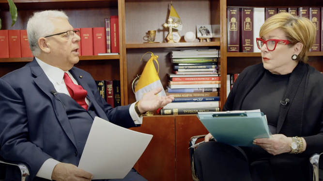 Mario J. Paredes y Denisse Oller