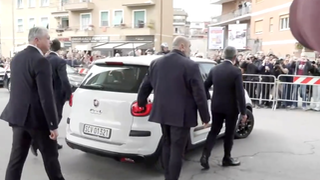 Francisco, saliendo del Gemelli