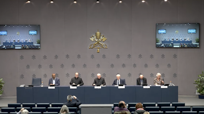 Rueda de prensa en el Vaticano