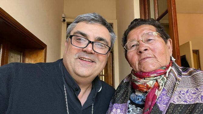 El obispo Margni con Genoveva