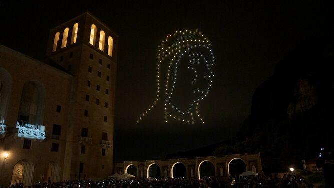 Espectáculo de drones en la inuguración del Milenario de Montserrat