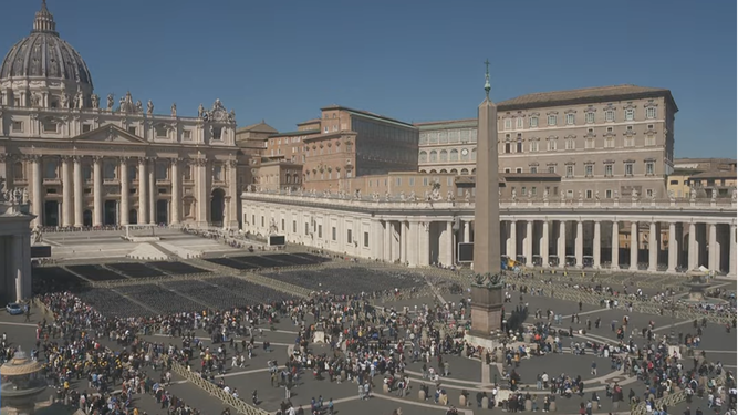 La plaza de San Pedro el mediodía de este 30 de marzo a la hora del ángelus, sin el Papa