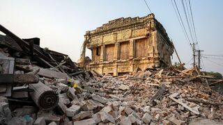 Destrucción en Amarapura, en las afueras de Mandalay, Myanmar.
