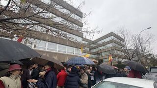 Decenas de ultras concentrados, esta tarde, a las puertas de Añastro