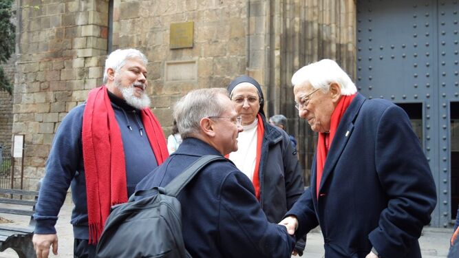 Ramón Bassas, con el padre Ángel, Sor Lucía y Peio Sánchez