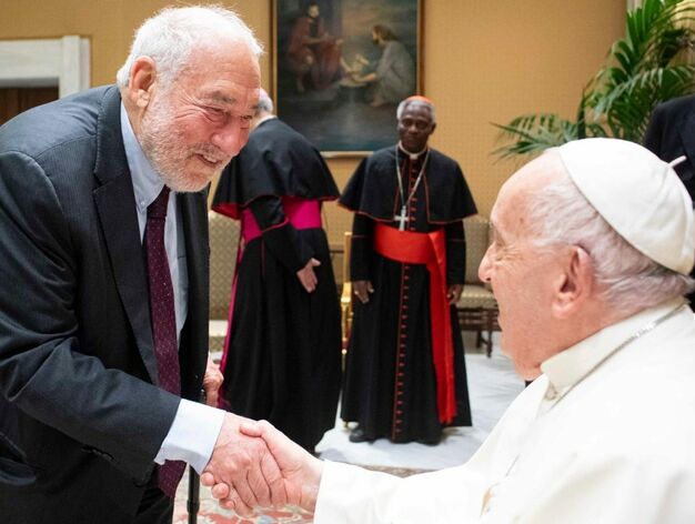 Joseph Stiglitz: “En estos tiempos tan difíciles, el liderazgo del papa Francisco es aún más importante”