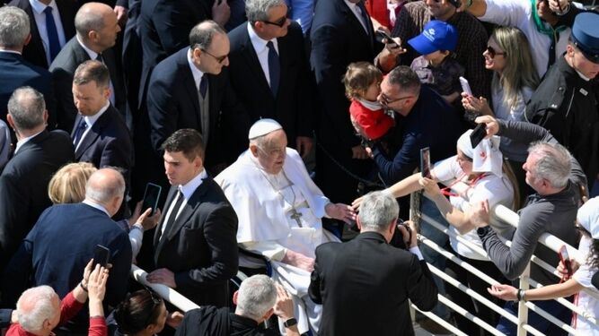 El Papa, con los fieles