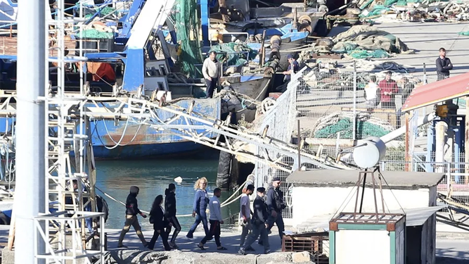 Un grupo migrantes enviado por Italia a Albania
