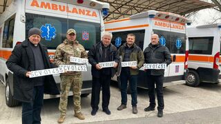 Entrega de las ambulancias donadas por el Vaticano en Zaporizhzhia