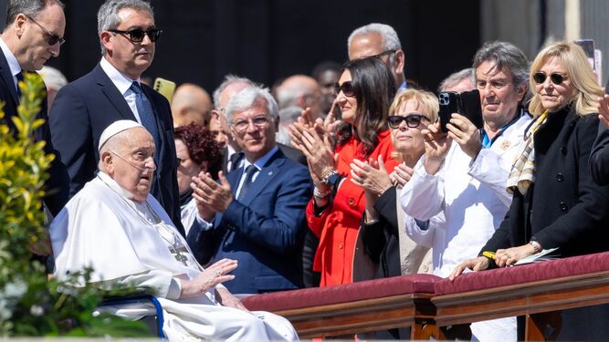 Strappetti, siempre detrás y al lado del Papa