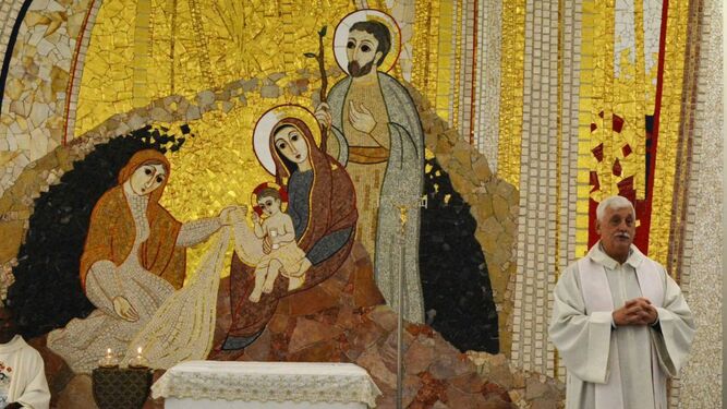 Arturo Sosa, ante uno de los murales de Rupnik