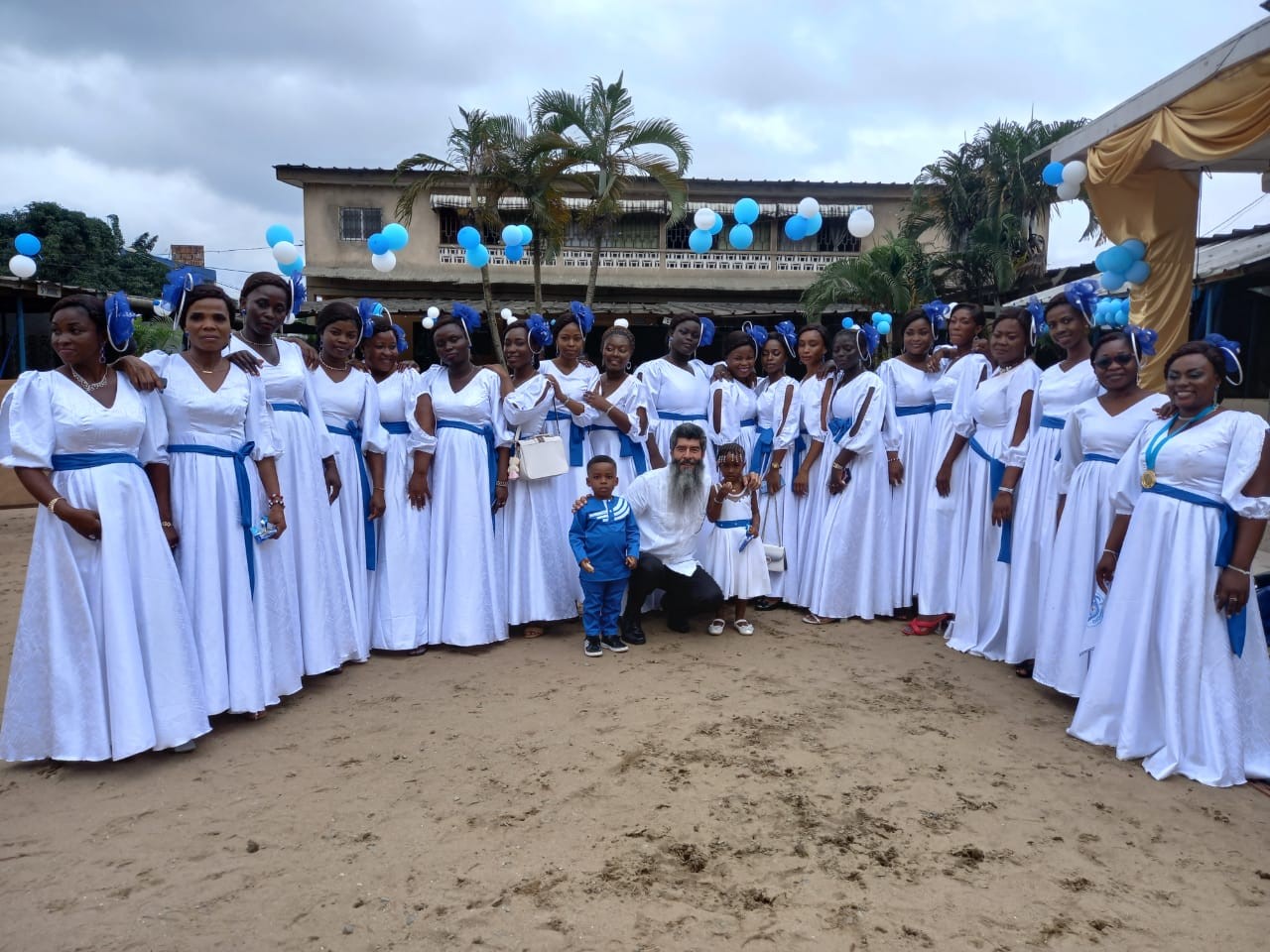 con un grupo de mujeres de la parroquia