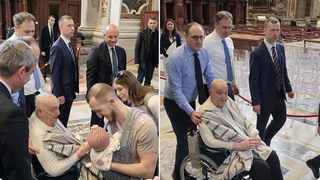 Dos imágenes del Papa ayer