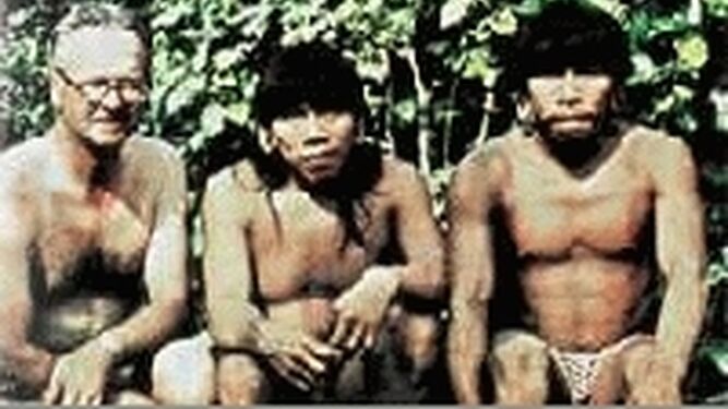 Obispo Alejandro Labaka, compañero de Achakaspi, con los huaorani